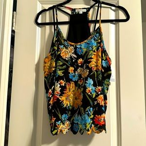 Floral tank with scallop edges